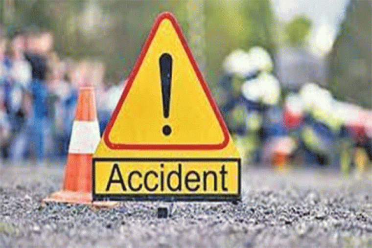 नासिक में सड़क दुर्घटना में चार लोगों की मौत