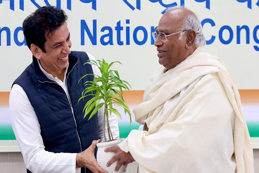 Devendra Yadav visited Sharma Enclave: दिल्ली कांग्रेस अध्यक्ष ने किराड़ी विधानसभा क्षेत्र का किया दौरा, जलभराव का लगाया आरोप!